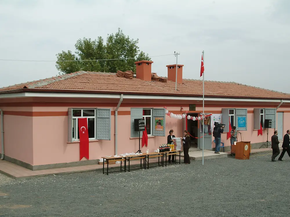 Henkel, TOÇEV’e (Tüvana Okuma İstekli Çocuk Eğitim Vakfı) verdiği destek ile Sarıdallı Henkel İlköğretim Okulu’nu kurdu. 